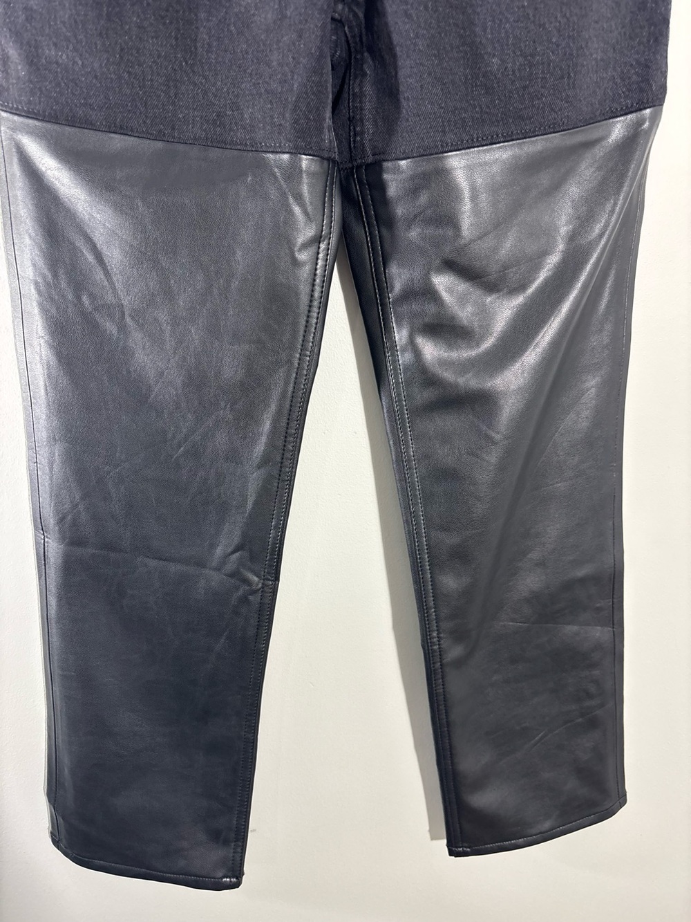 Abercrombie & Fitch 90s Straight Ultra High Rise Faux Leather Jeans 23/000 NWT - Picture 3 of 10